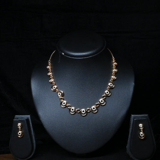 GehnaBuzz Stunning Classic Necklace