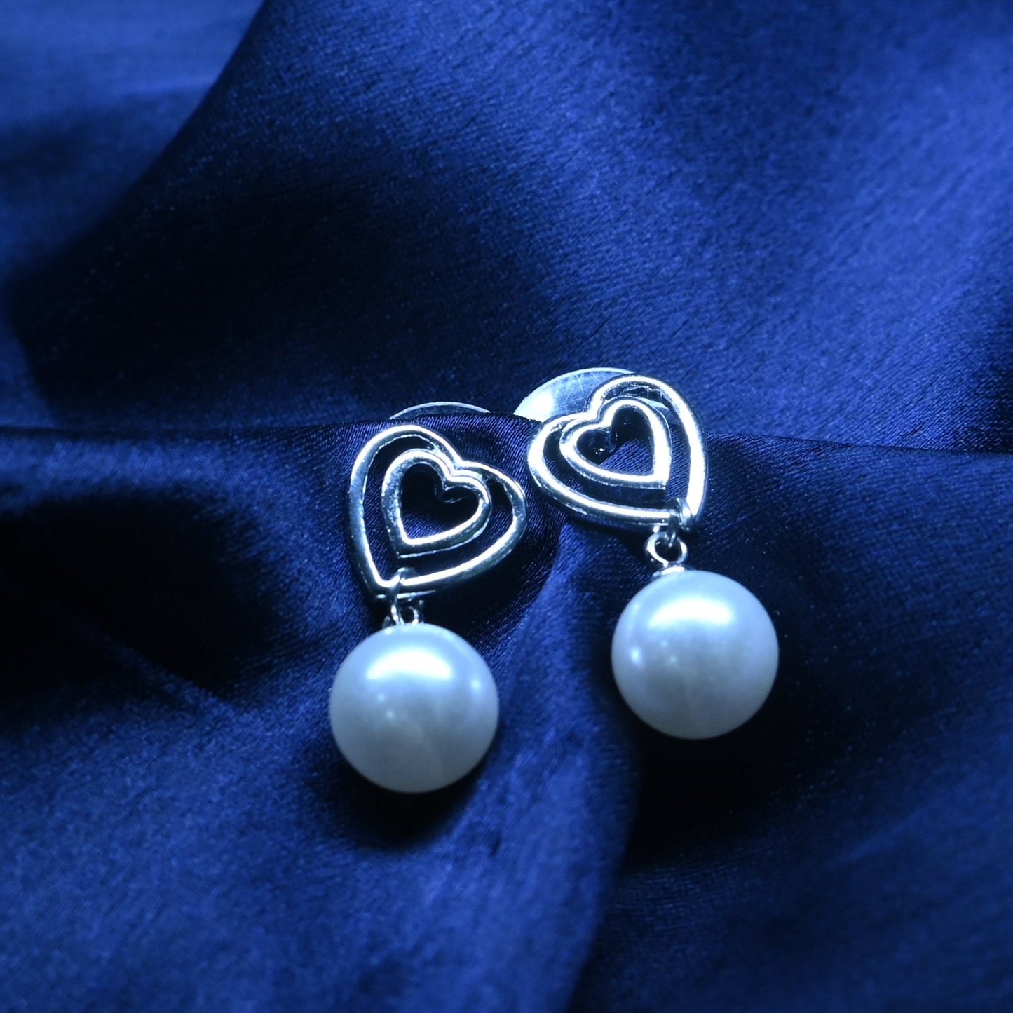 GehnaBuzz Mesmerizing Heart in Heart Pearl Earring