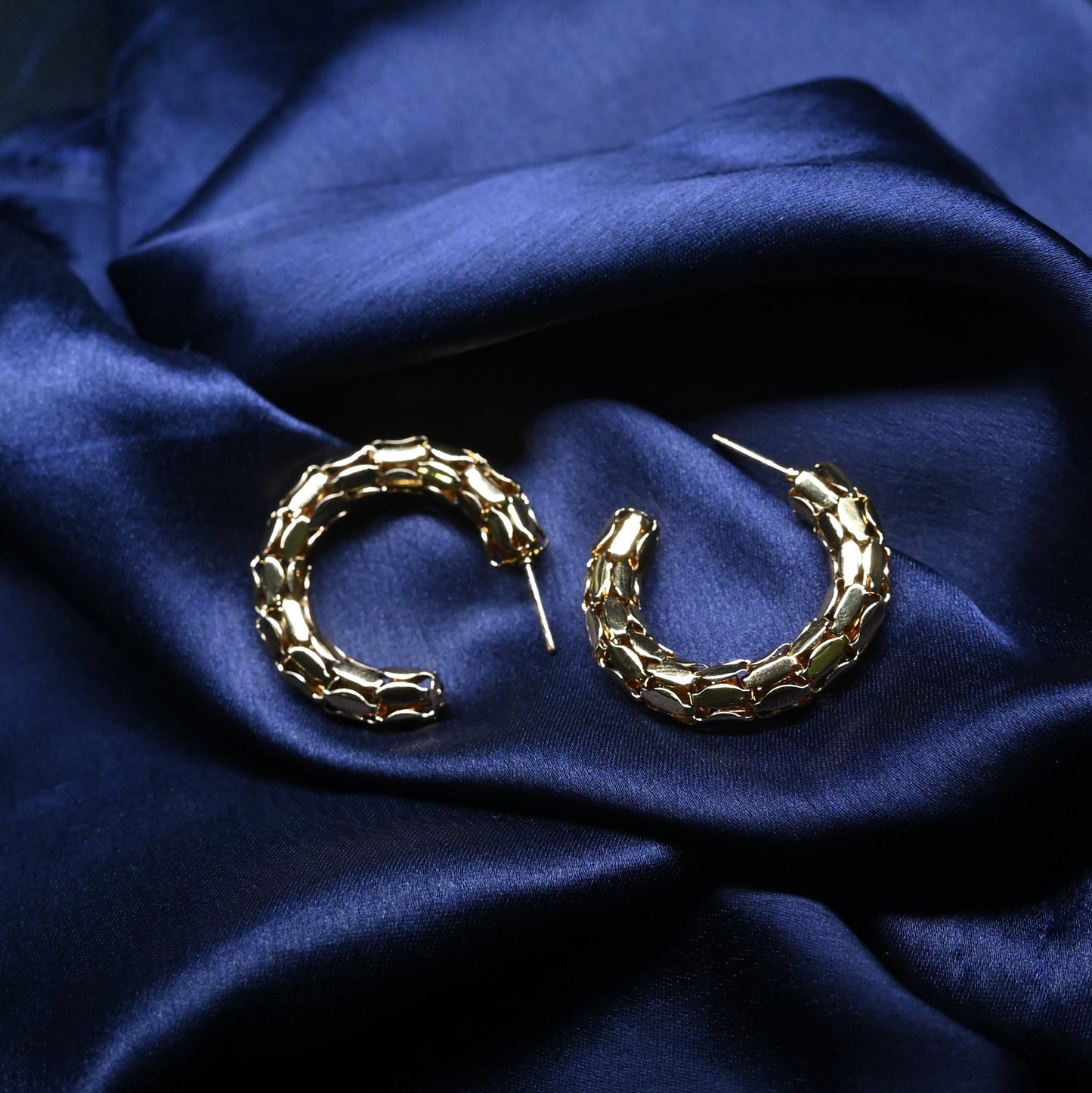 GehnaBuzz Mesmerizing Rush Hoop Earrings