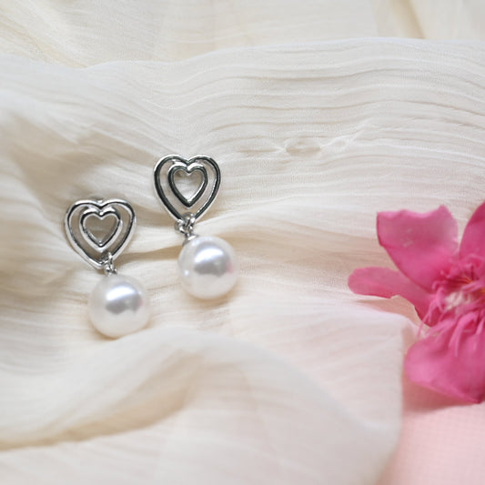 GehnaBuzz Mesmerizing Heart in Heart Pearl Earring