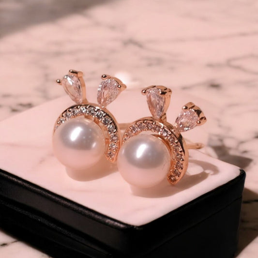 GehnaBuzz Half Moon Pearl Earring