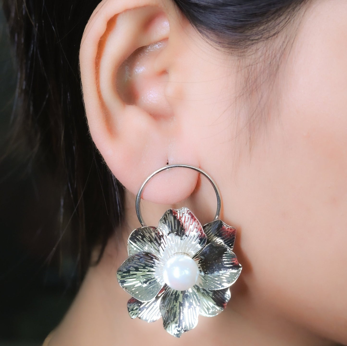 GehnaBuzz Metal Flower Pearl Dangler Earring