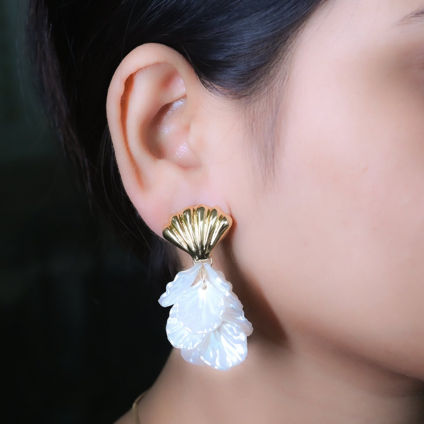 GehnaBuzz White Shell Petal Dangler Earring