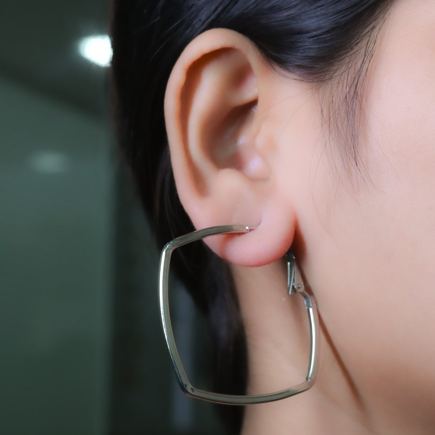 GehnaBuzz Sleek Stylish Hoop Earrings