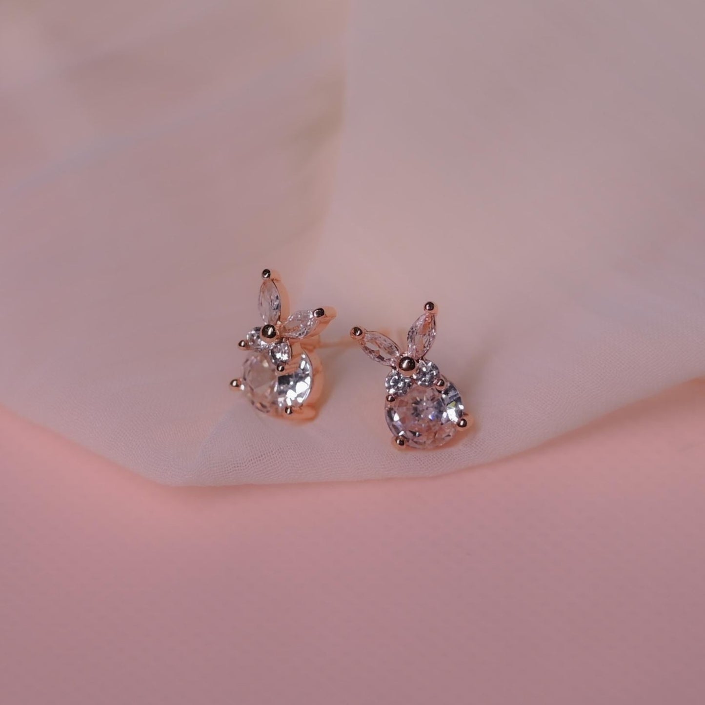 GehnaBuzz Sparkling Crystal Flower Earrings