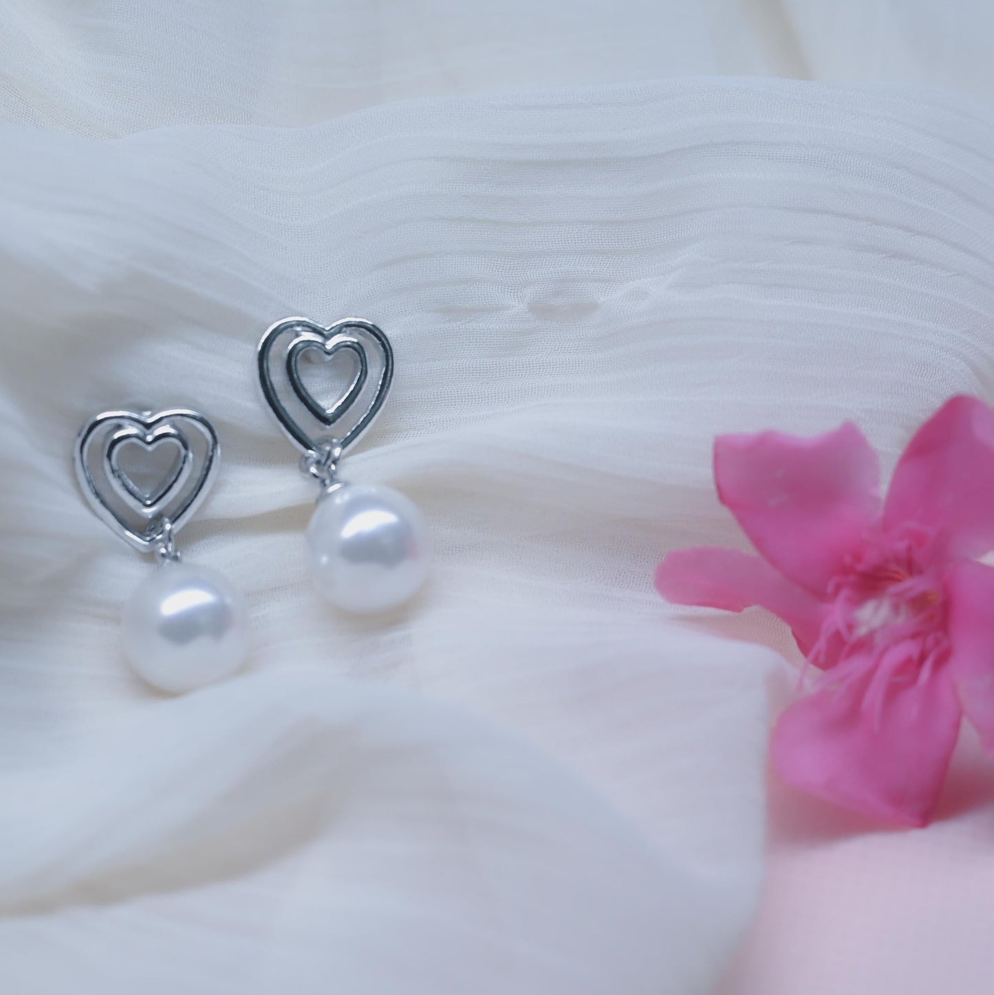 GehnaBuzz Mesmerizing Heart in Heart Pearl Earring