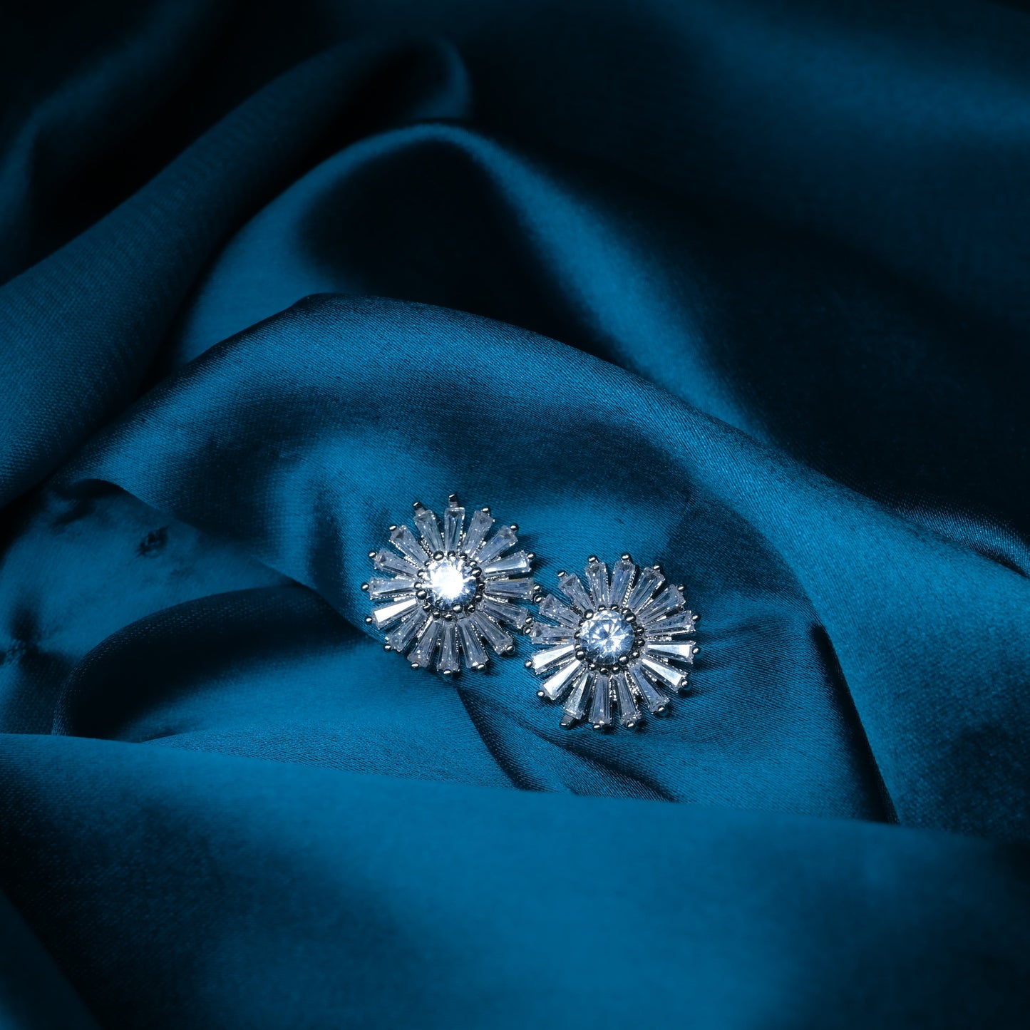 GehnaBuzz Crystal Sunburst Golden Stud Earring