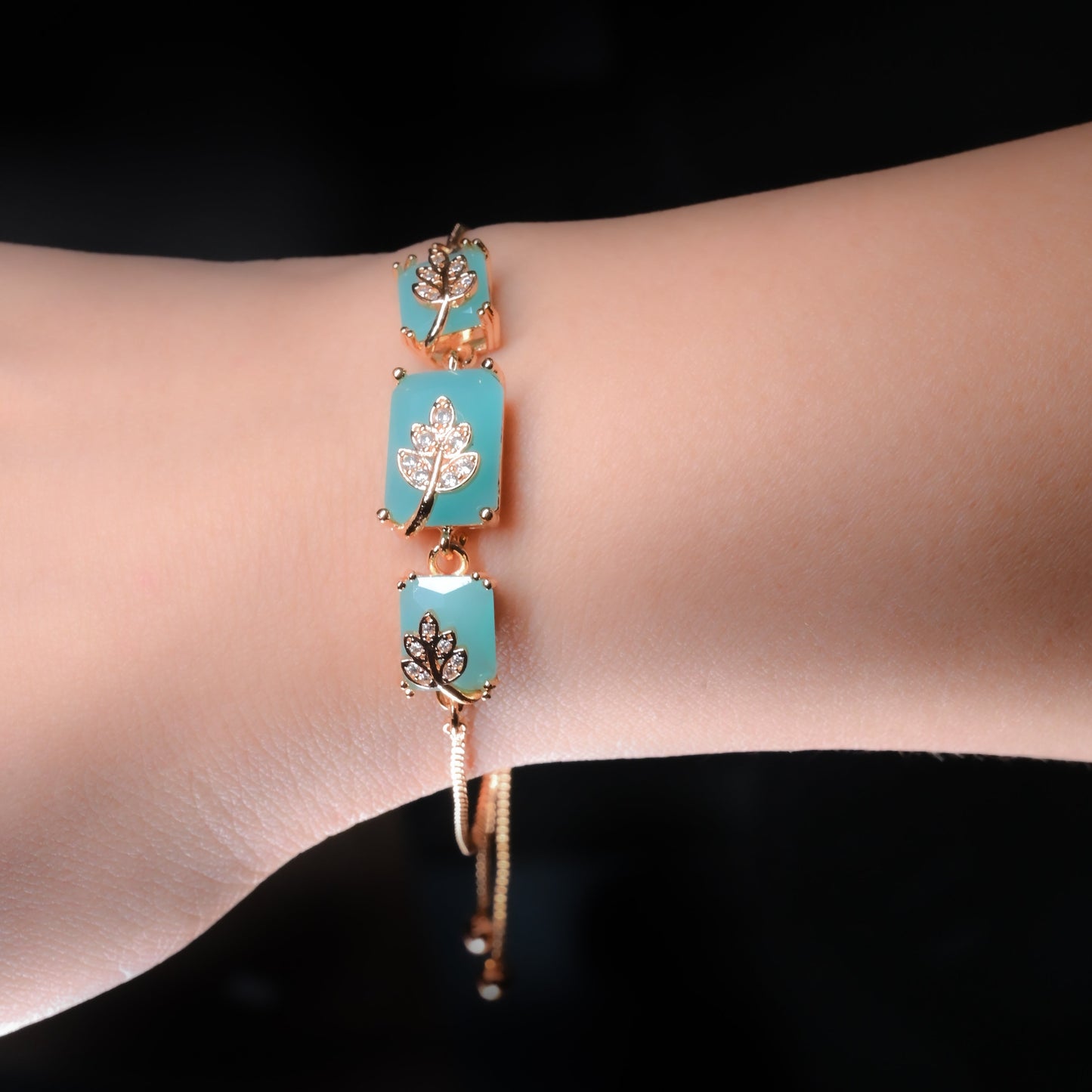 GehnaBuzz Exquisite Turquoise Bracelet