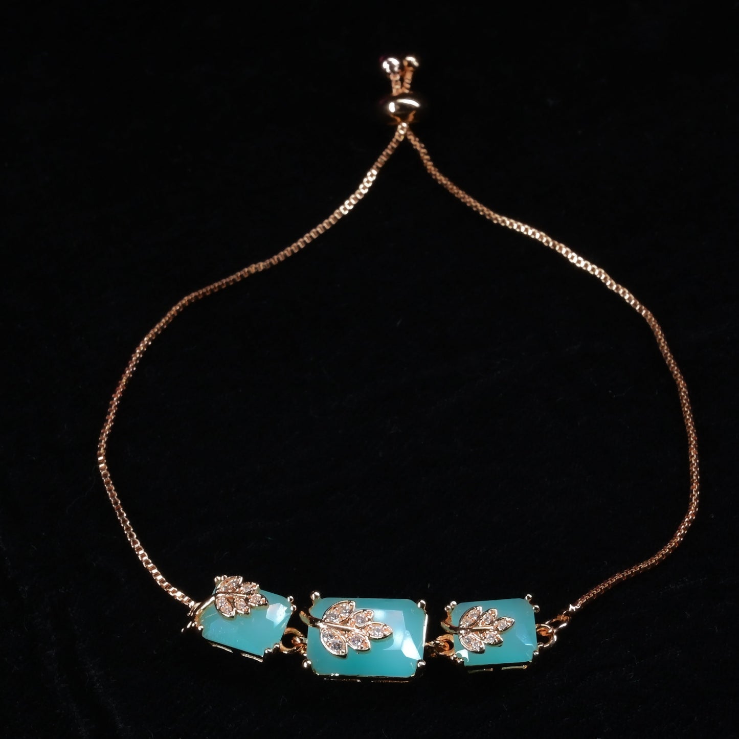 GehnaBuzz Exquisite Turquoise Bracelet