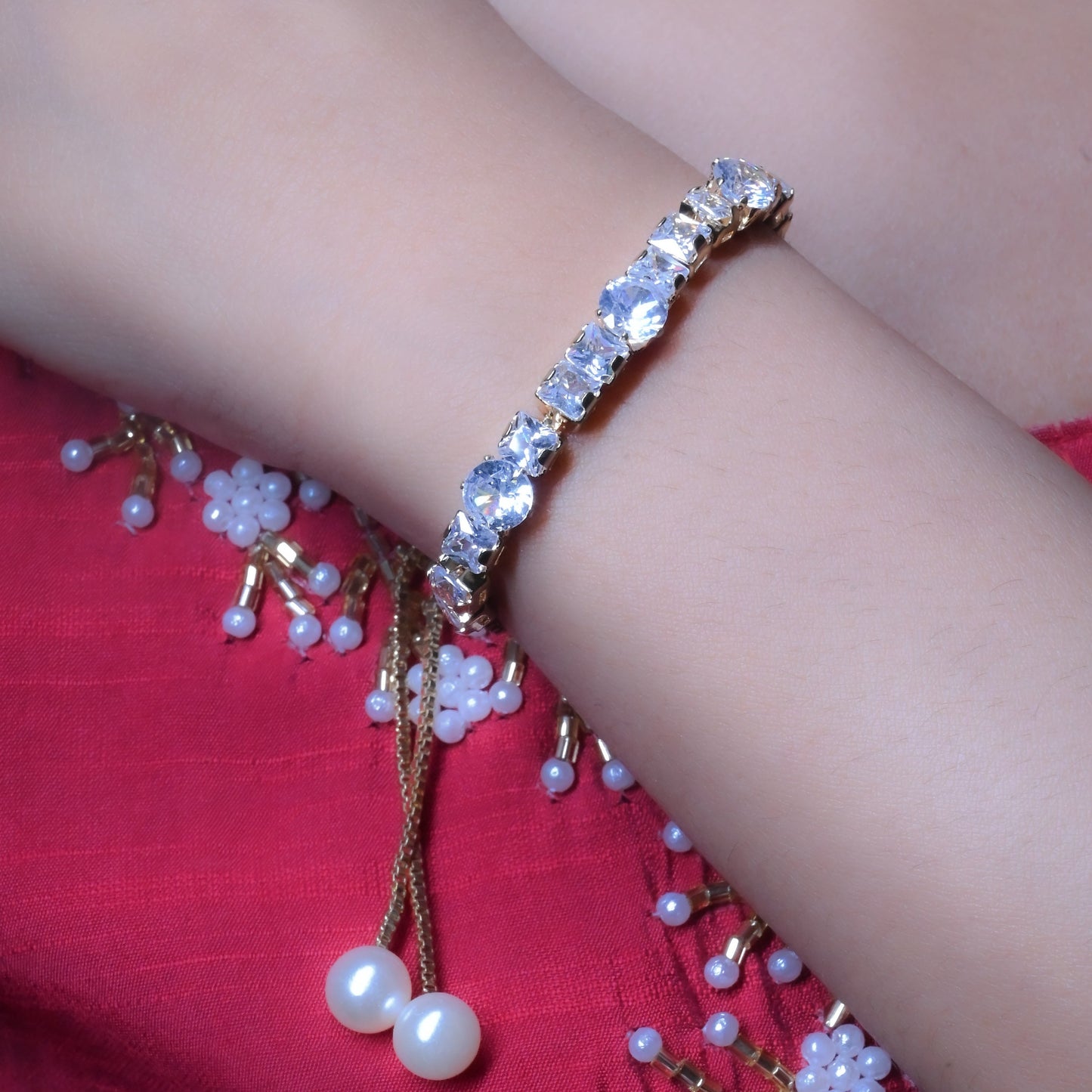 GehnaBuzz Glittering Stone Studded Pearl Bracelet