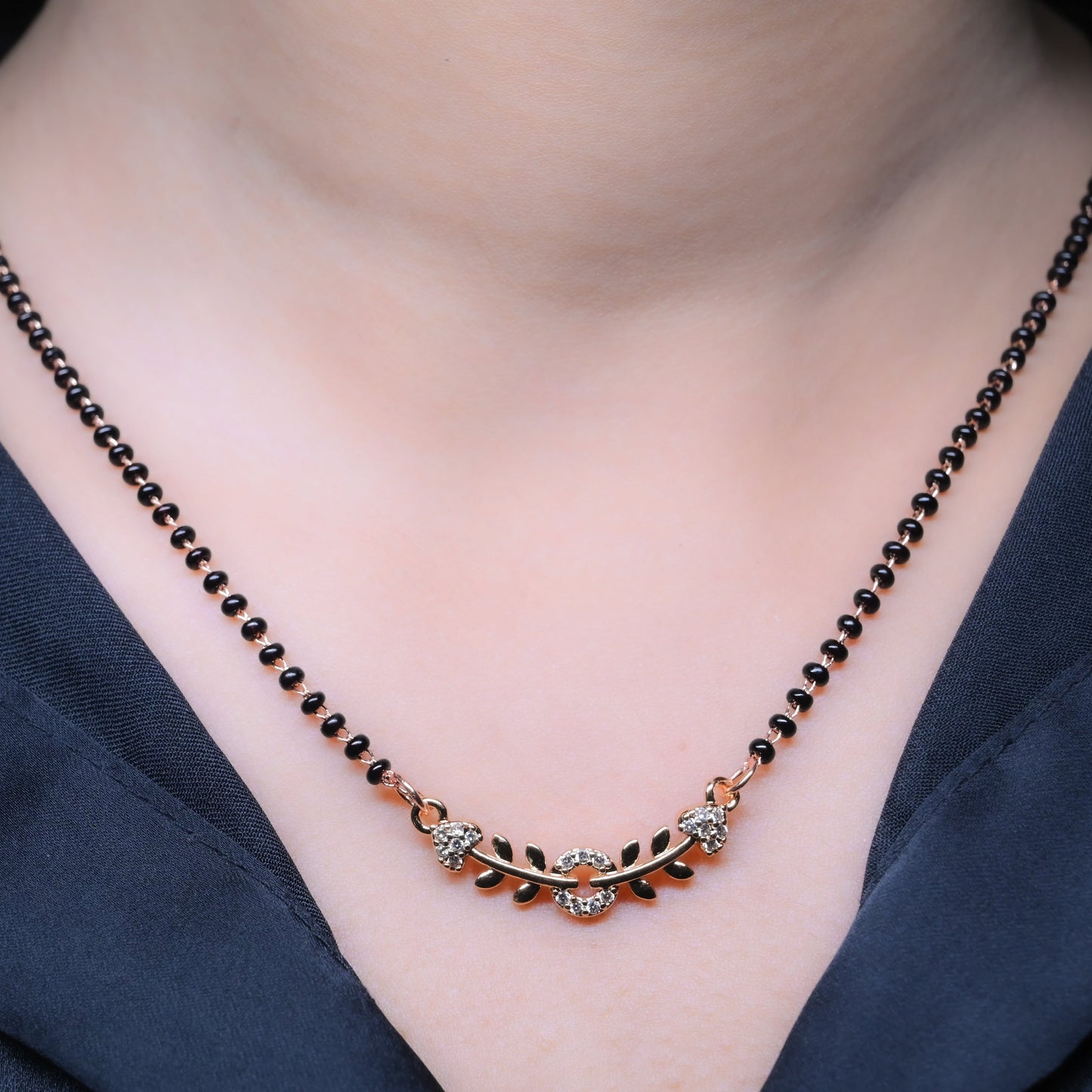 GehnaBuzz Scintillating Floral Leaf Mangalsutra