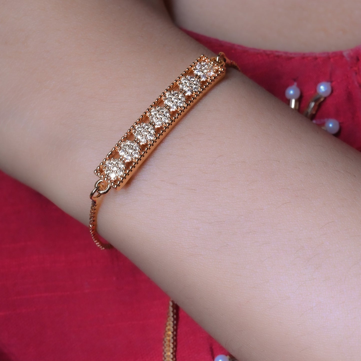 GehnaBuzz Elegant Crystal Bracelet