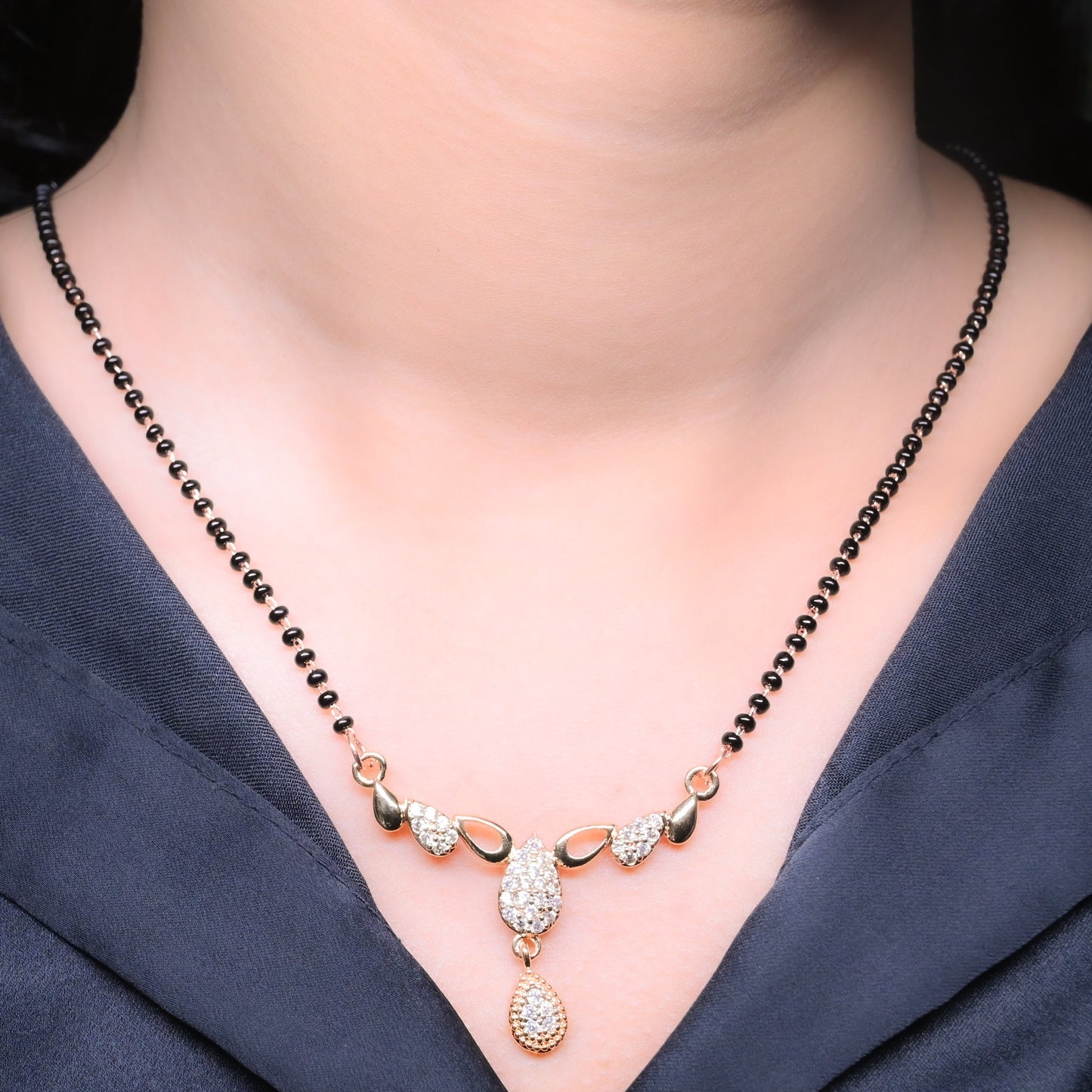 GehnaBuzz Magnificent Crystal Drop Mangalsutra