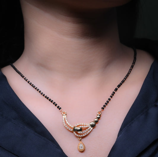 GehnaBuzz Bedazzling Entwined Mangalsutra