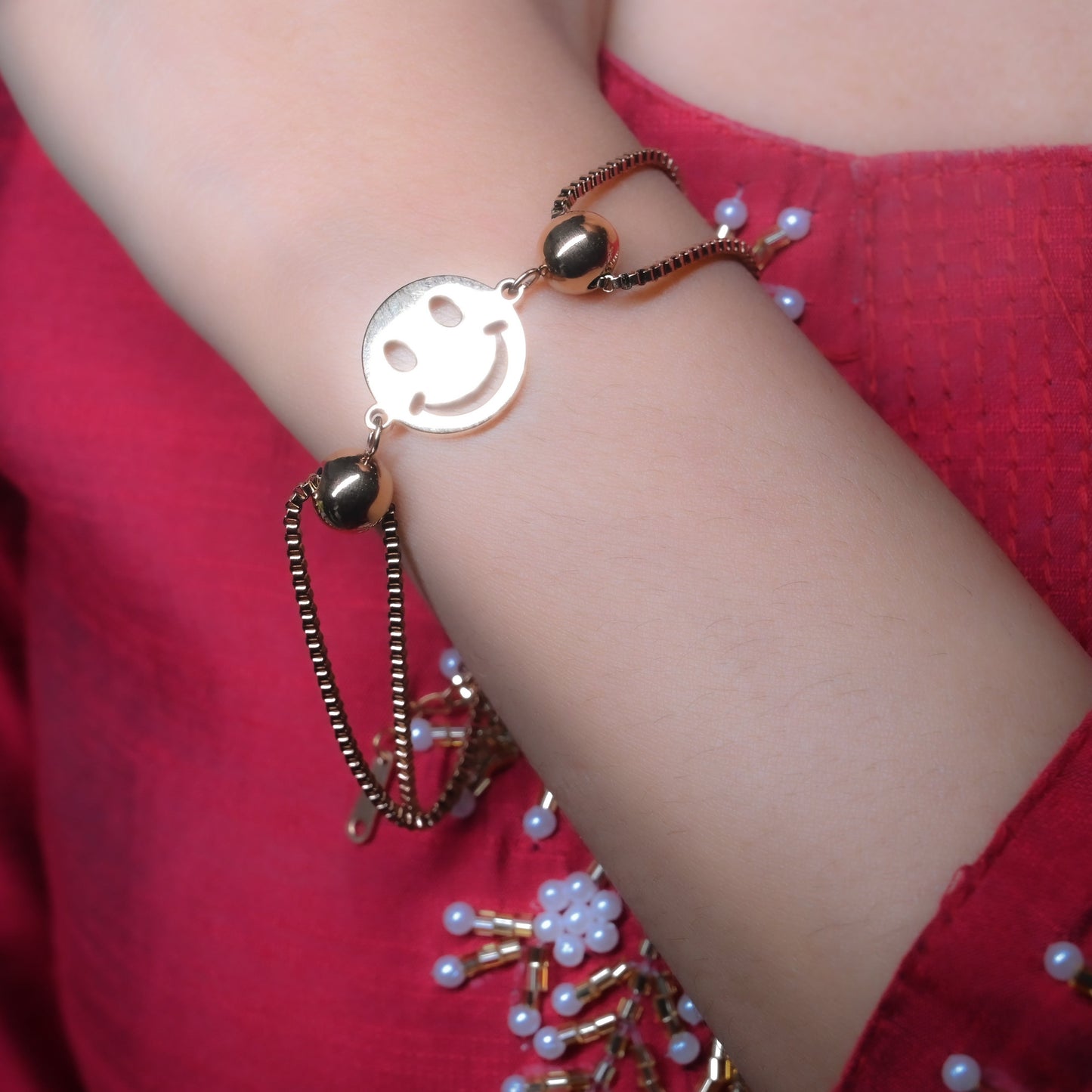 GehnaBuzz Charming Smiley Bracelet