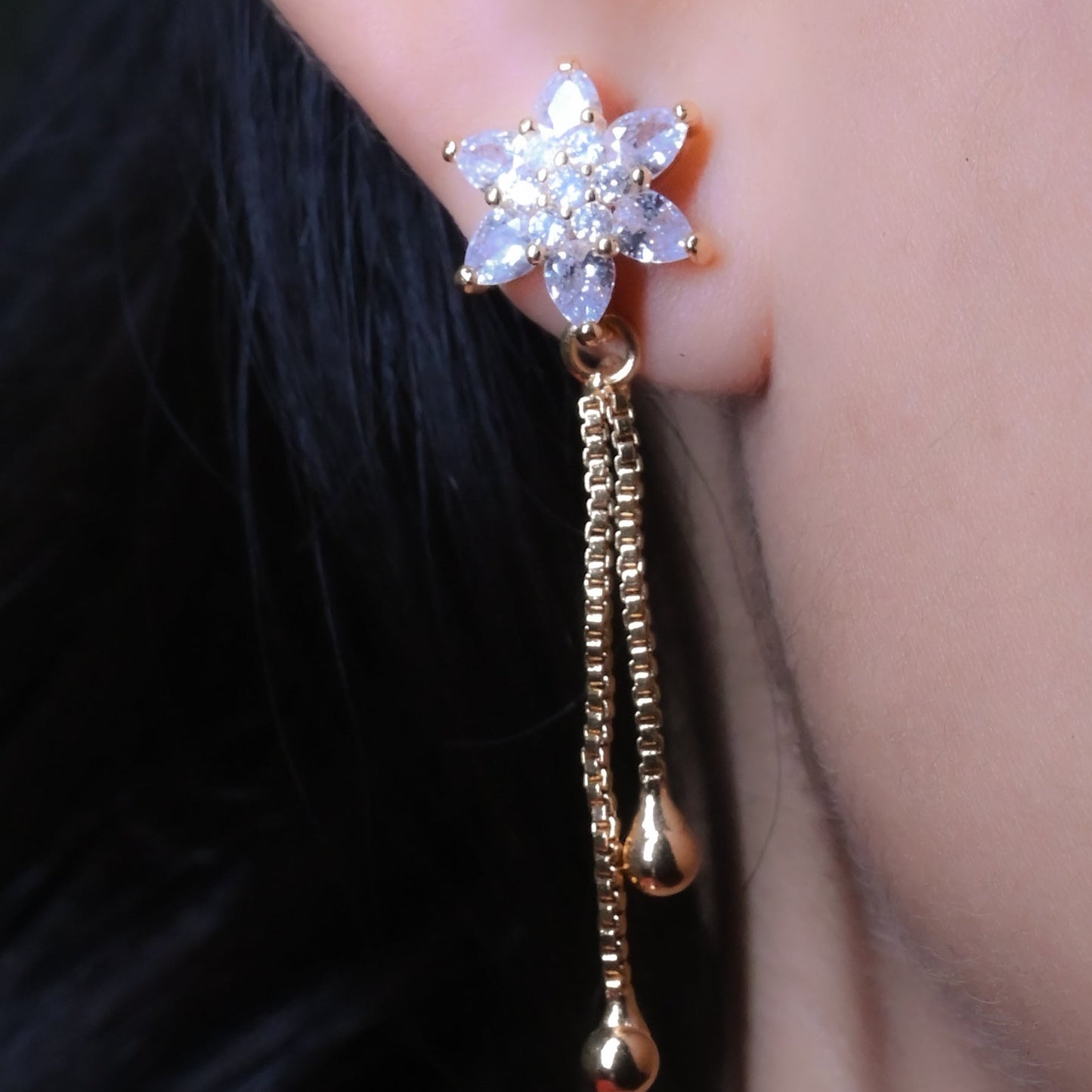 GehnaBuzz Sparkling White Crystal Earrings