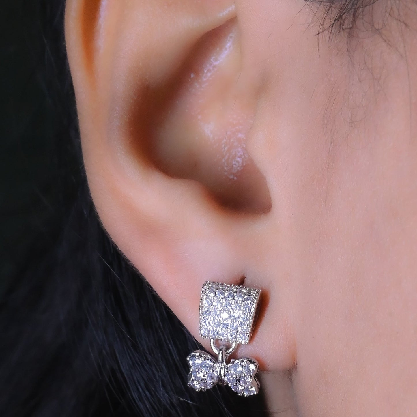 GehnaBuzz Luxurious Bow Style Earring