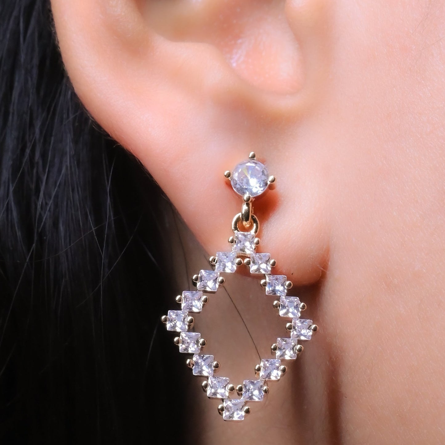 GehnaBuzz Sparkling Snowflakes Dangle Earring