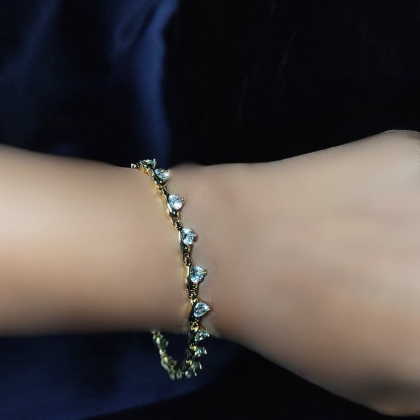 GehnaBuzz Sleek Studded Stylish Bracelet