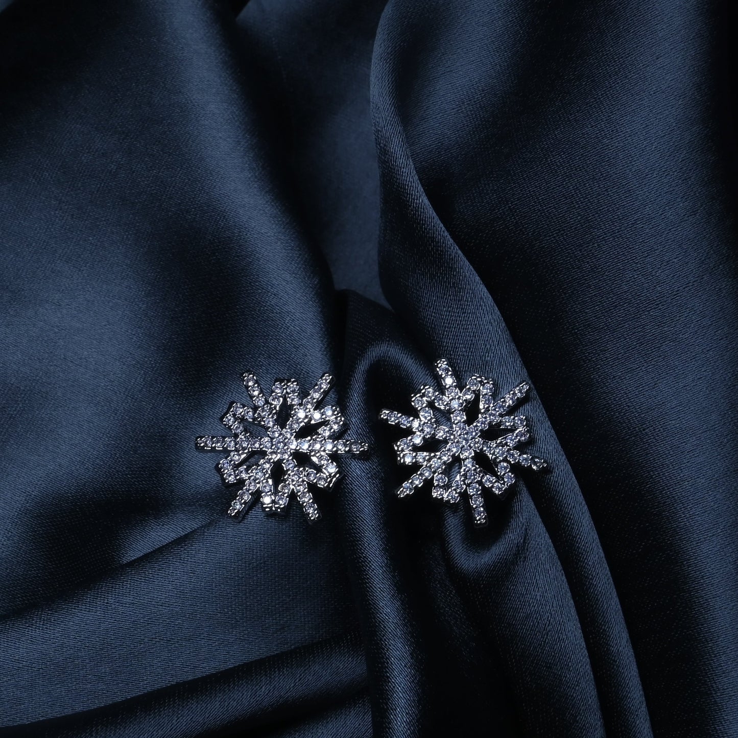 GehnaBuzz Crystal Snowflakes Earring