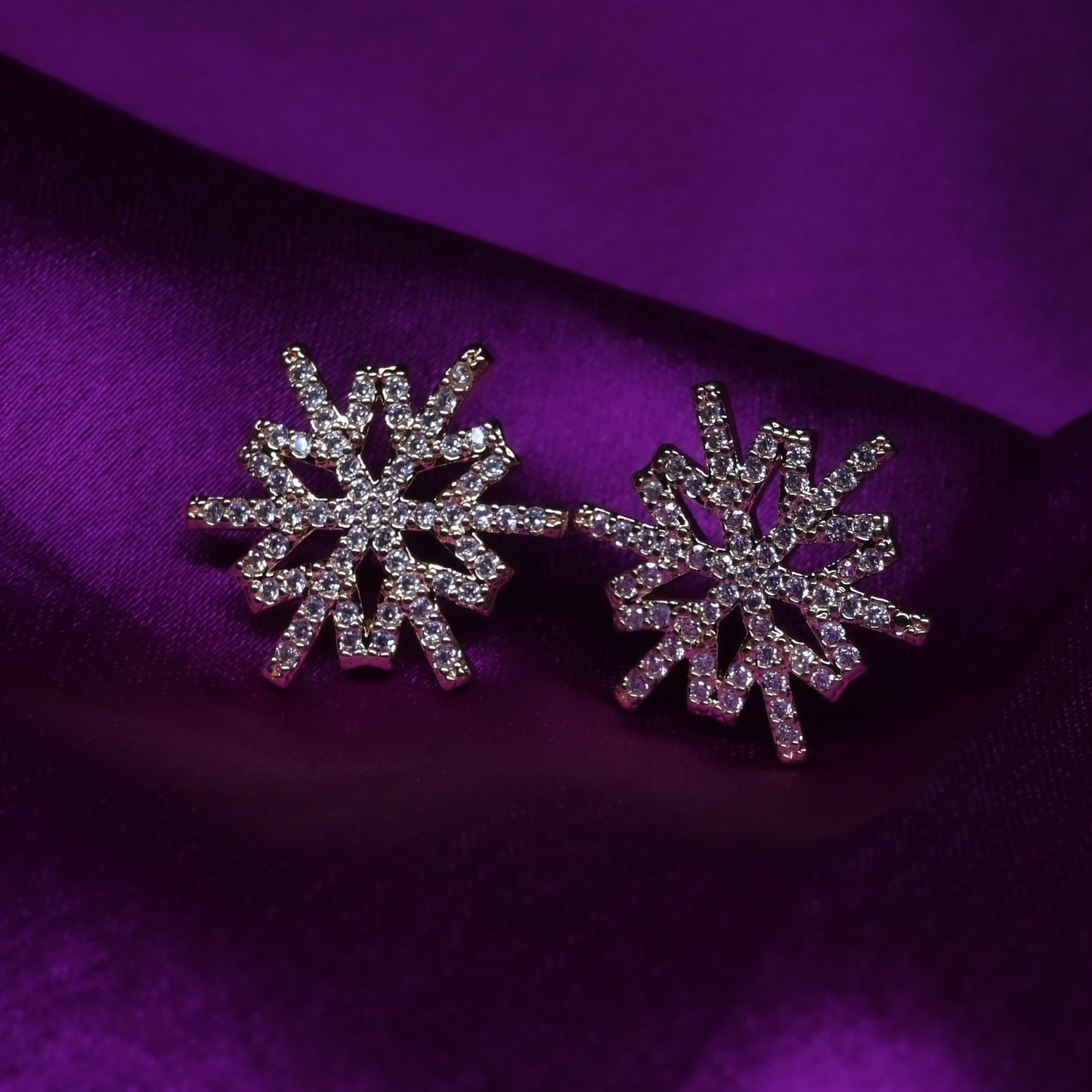 GehnaBuzz Crystal Snowflakes Earring