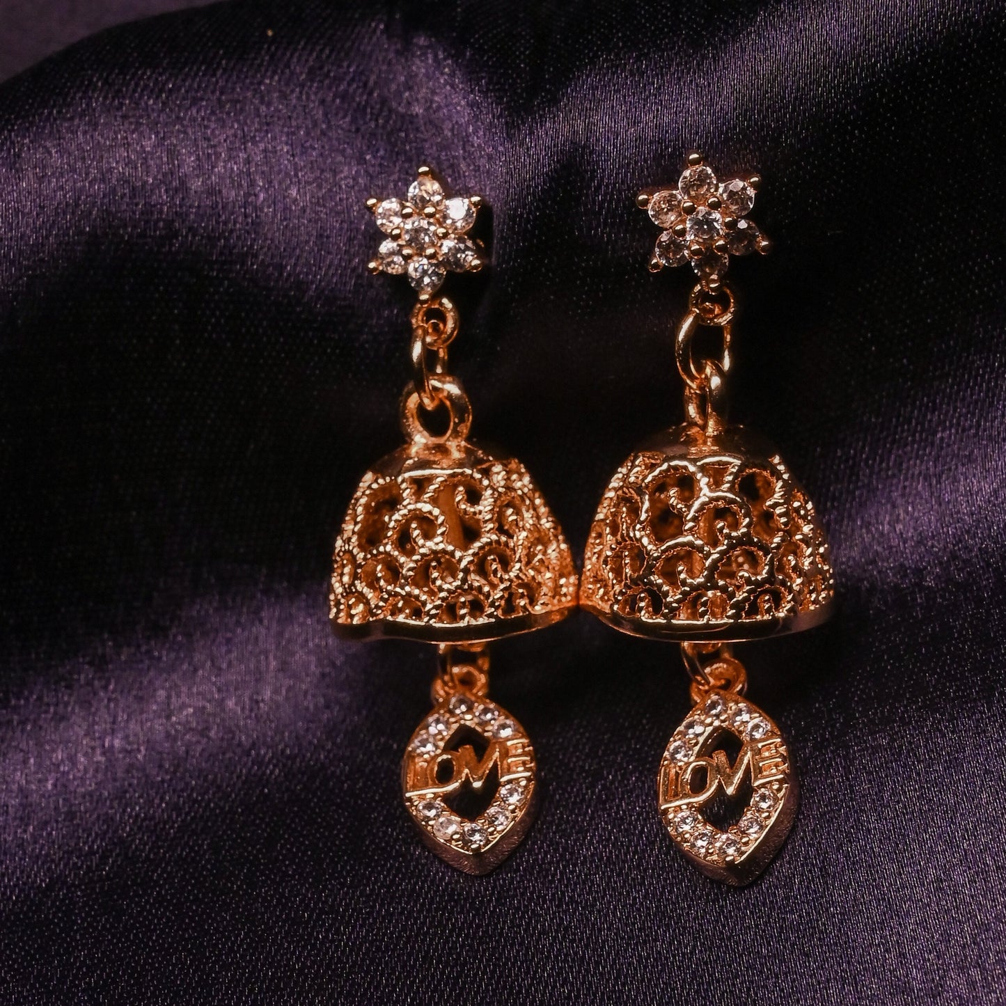 GehnaBuzz Eye Catching Traditional Love Earring