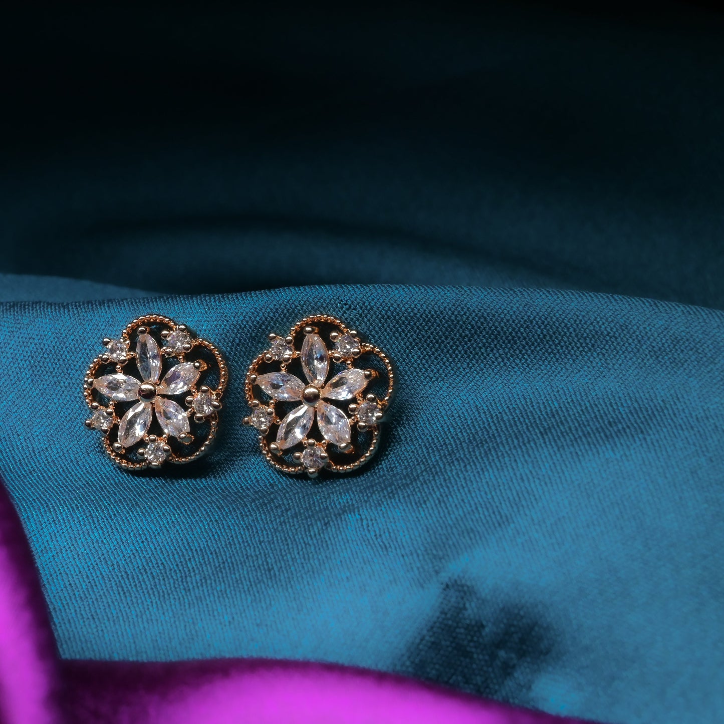 GehnaBuzz Exquisite Victorian Floral Earring