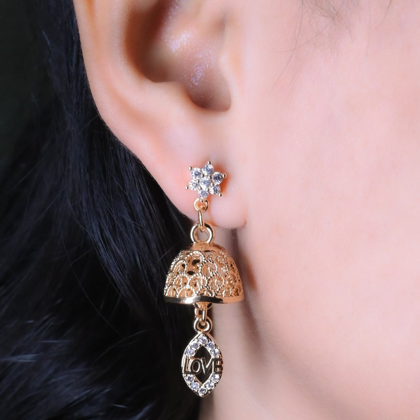 GehnaBuzz Eye Catching Traditional Love Earring