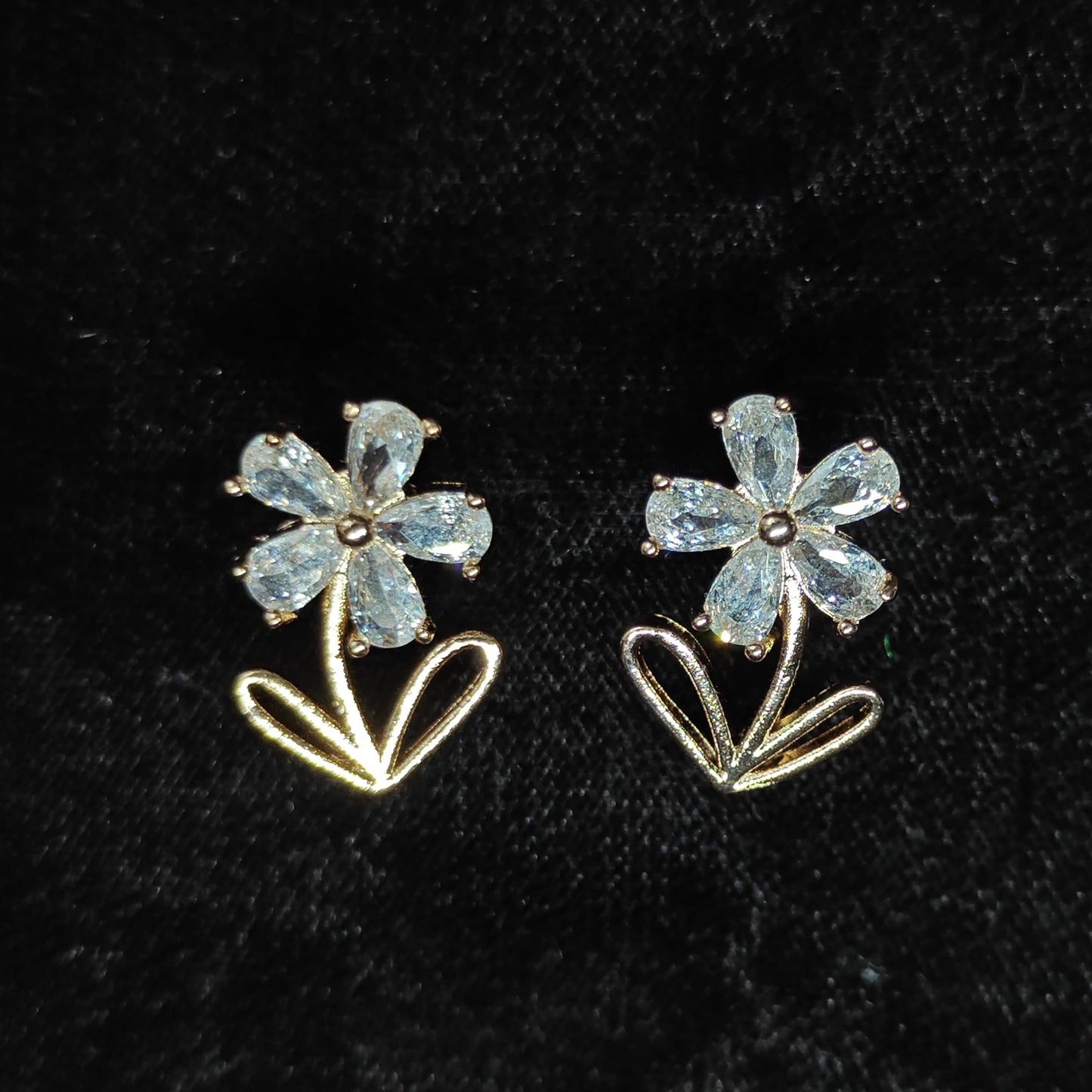 GehnaBuzz Glass Flower Leaf Earrings