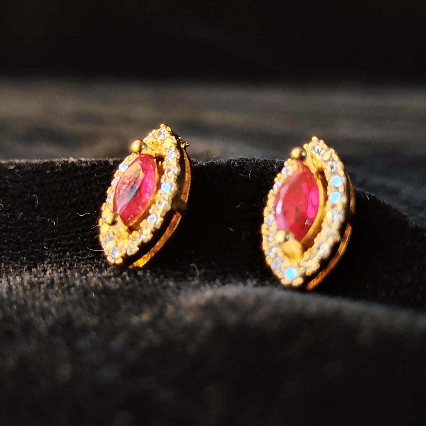 GehnaBuzz Scintillating Statement Earrings