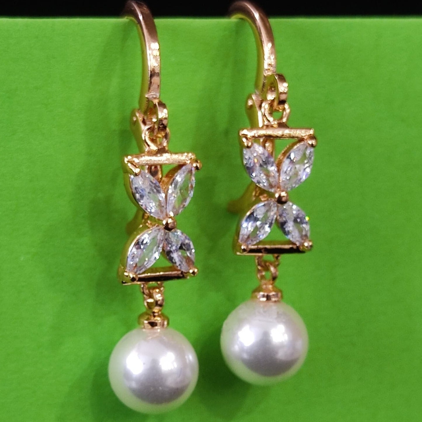 GehnaBuzz Designer Pearl Hanging Earrings