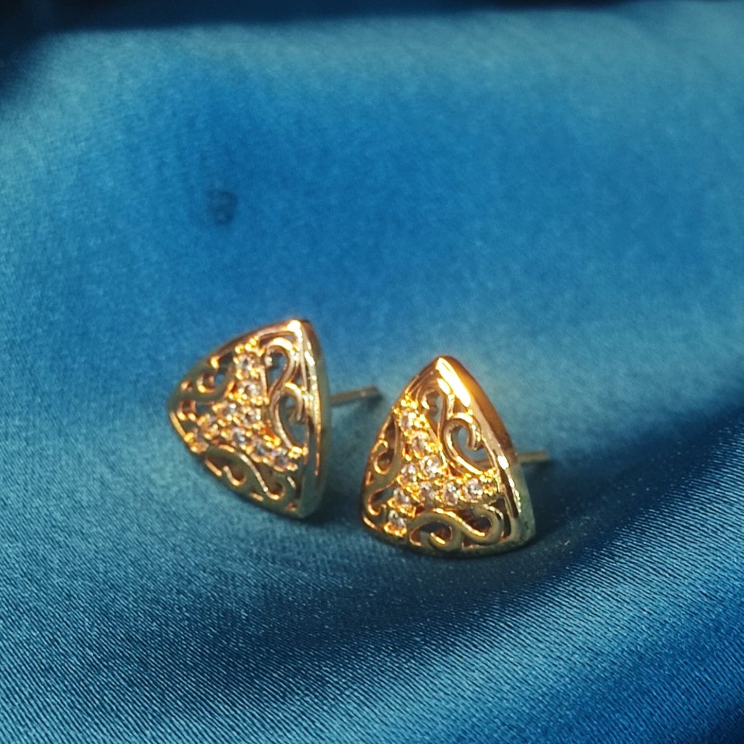 GehnaBuzz Mystic Triangular Studded Earrings