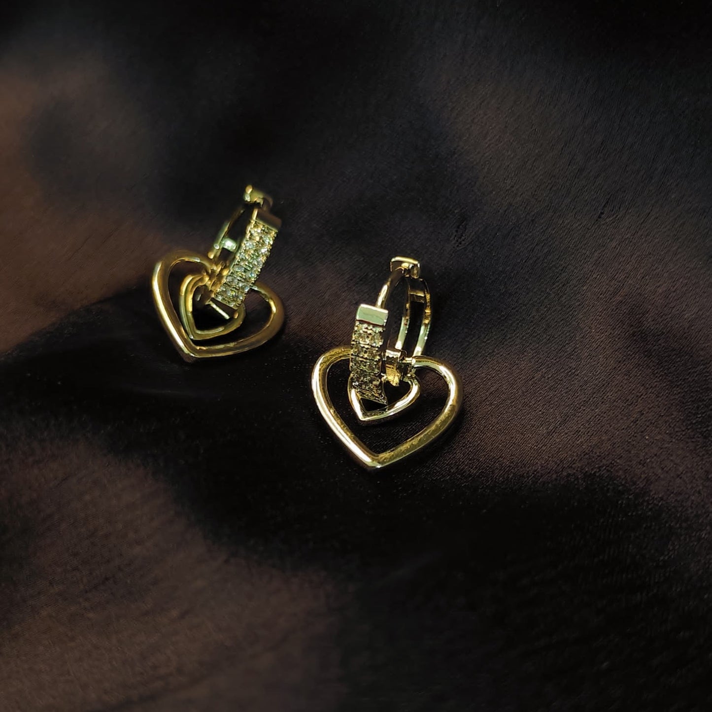 GehnaBuzz Heart Loop in Hoop Earrings