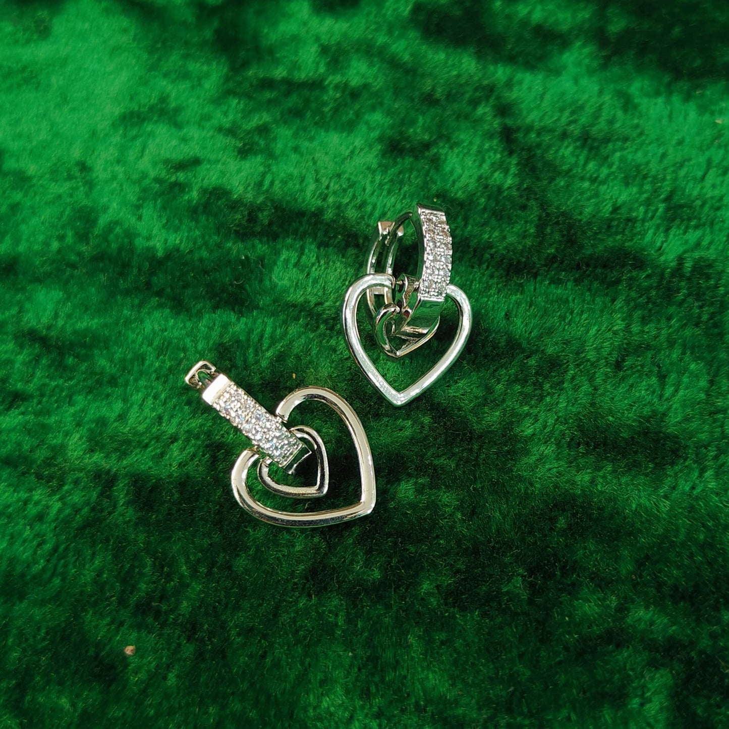 GehnaBuzz Heart Loop in Hoop Earrings