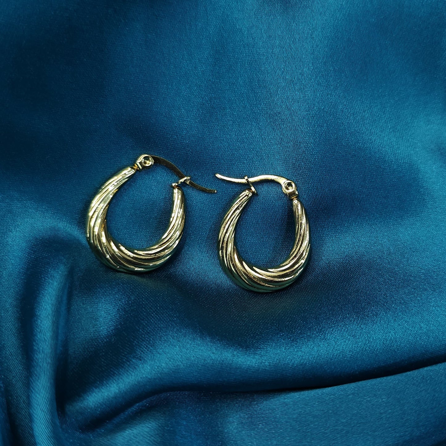 GehnaBuzz Twist Croissant Hoop Earrings