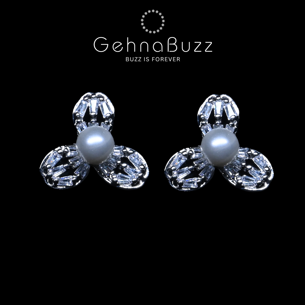 GehnaBuzz Jewel Of Pearl Earring